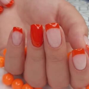 Манікюр персиковий